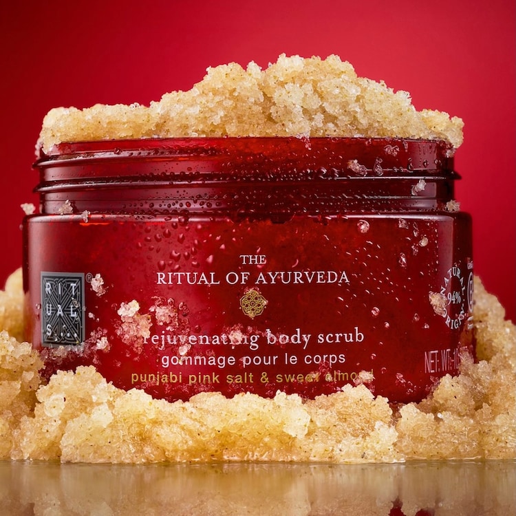 The Ritual of Ayurveda - Gommage pour le corps Pink Salt Body Scrub 300 g